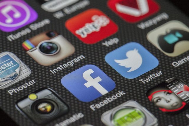 1 Social Media Marketplace - The Complete Guide to Social Commerce