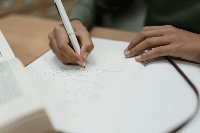 17 Tips for Writing Effective YouTube Descriptions - Free Tool Included to Boost SEO