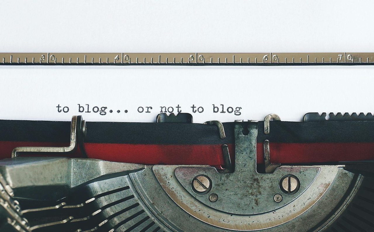 Blog vs Article - 7 Key Differences That Set Them Apart