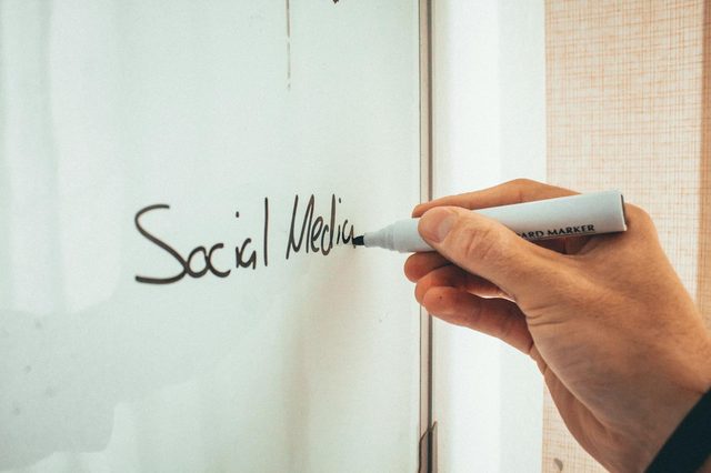 How to Write a Media Pitch - 5 Pitch Examples That Got Published