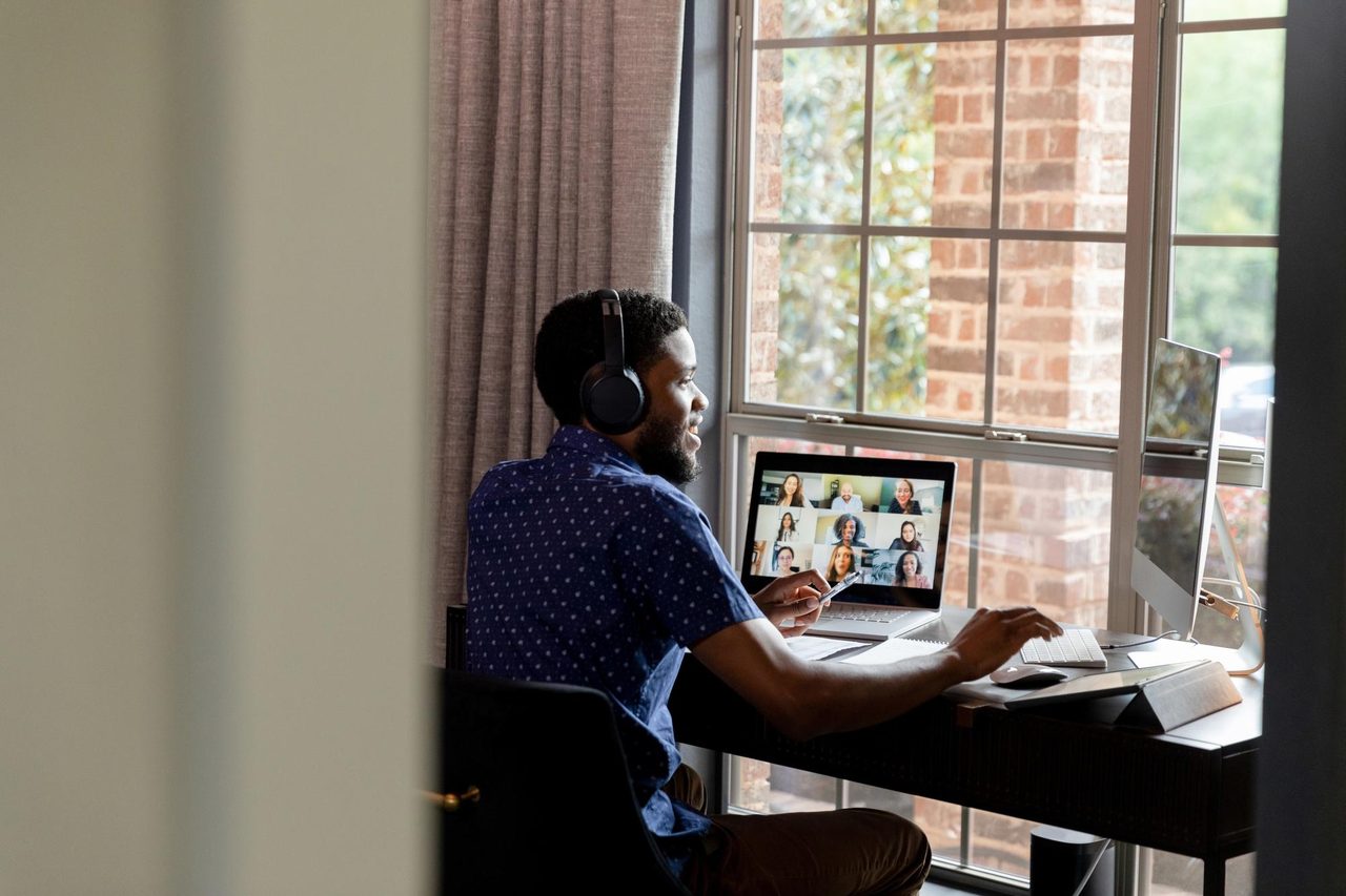 Hybrid Work Guide - How to Manage a Remote Team Effectively