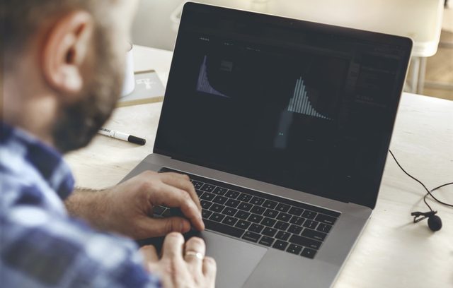 MacBook Prompts for Veo3 AI - Optimizing Advertising with Prompt Engineering