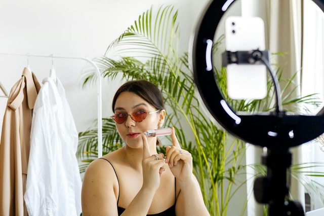 Top 10 US Beauty Influencer Affiliate Programs From Leading Brands Ready to Partner with Influencers