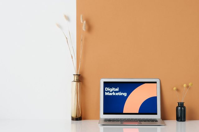 Traditional Marketing vs Digital Marketing - A Comprehensive Comparison for Modern Brands