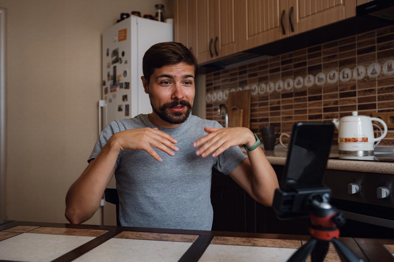 AI Video Captioning — субтитры в реальном времени с высокой точностью для доступного контента.