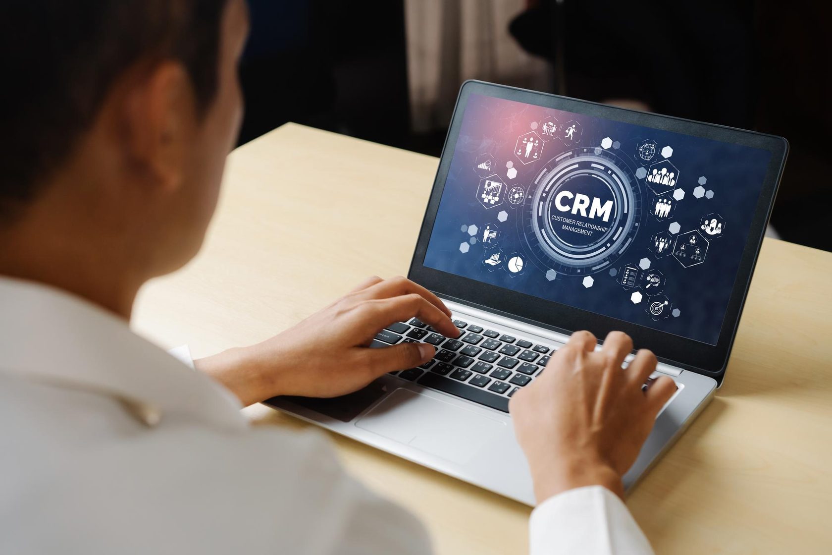 Как добавить ИИ в вашу CRM, не нарушая привычные рабочие процессы отдела продаж