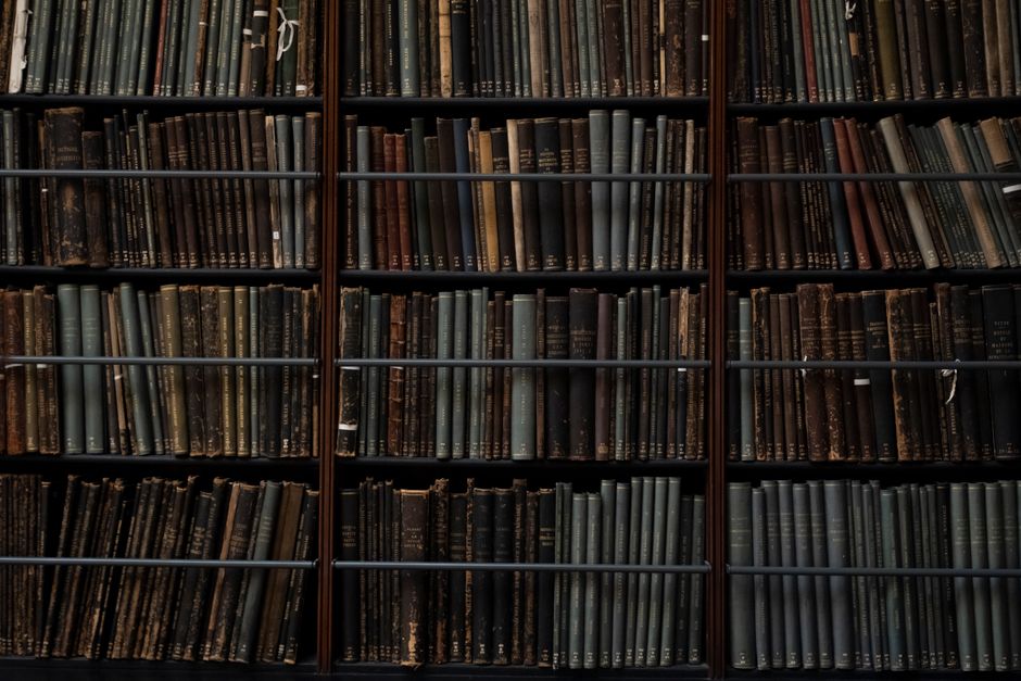 Top Copywriting Books Curated by Experts: The Essential Guide