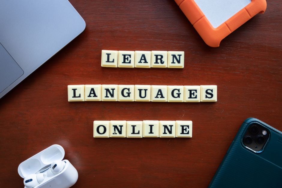 How to Learn Any Language in 30 Days with AI: 10 Prompts That Work