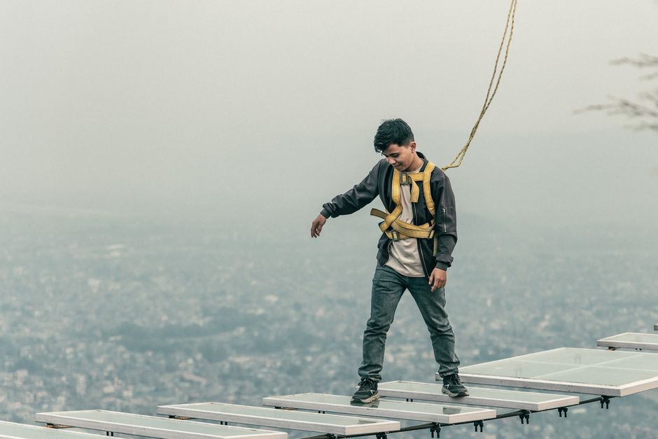 7 Customer Experience Challenges and 7 Top Customer Acquisition Challenges in 2025: A Practical Guide