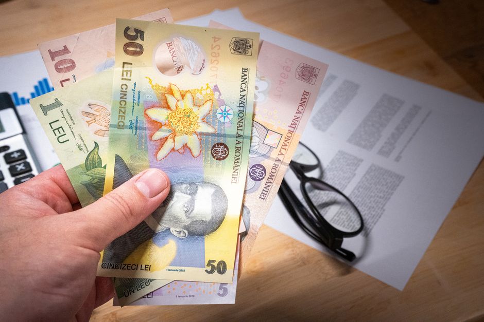 Customer Lifetime Value (CLV) - Measure, Calculate, and Maximize Revenue Customer Lifetime Value (CLV): Measure, Calculate, and Maximize Revenue