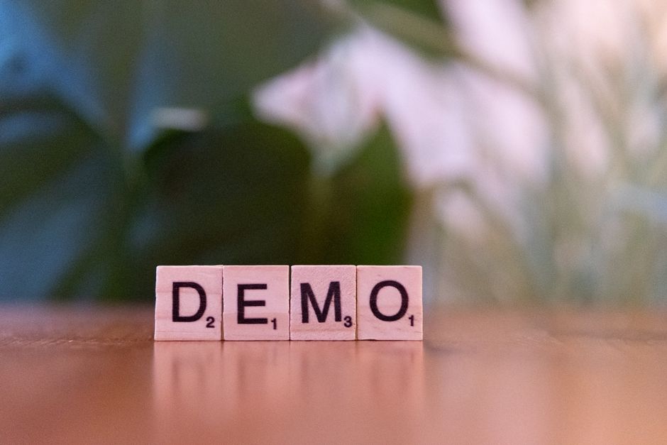Analytics prompts: dashboards, KPIs, and actionable insights