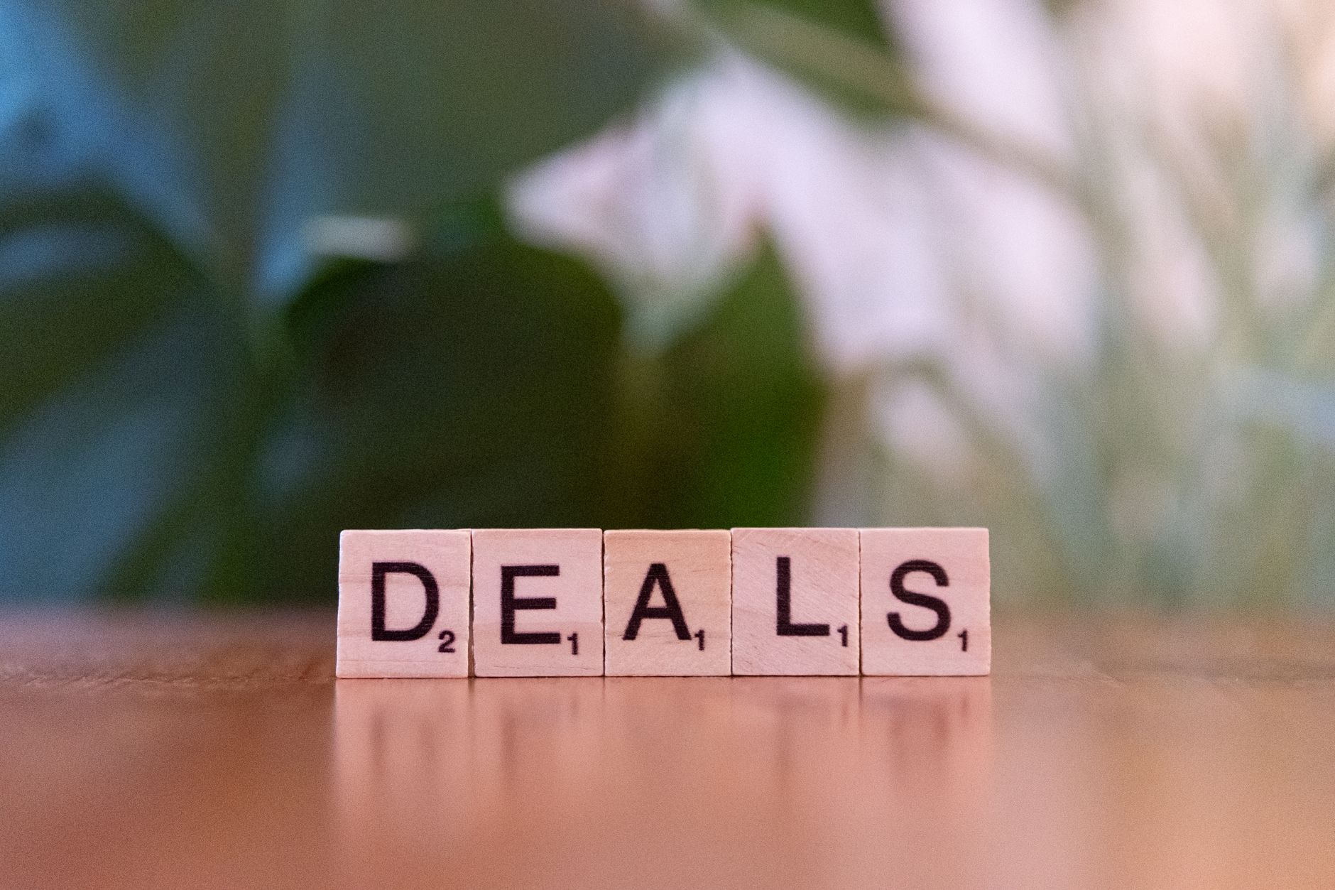 Top 10 Advantages and Disadvantages of E-Commerce in 2025
