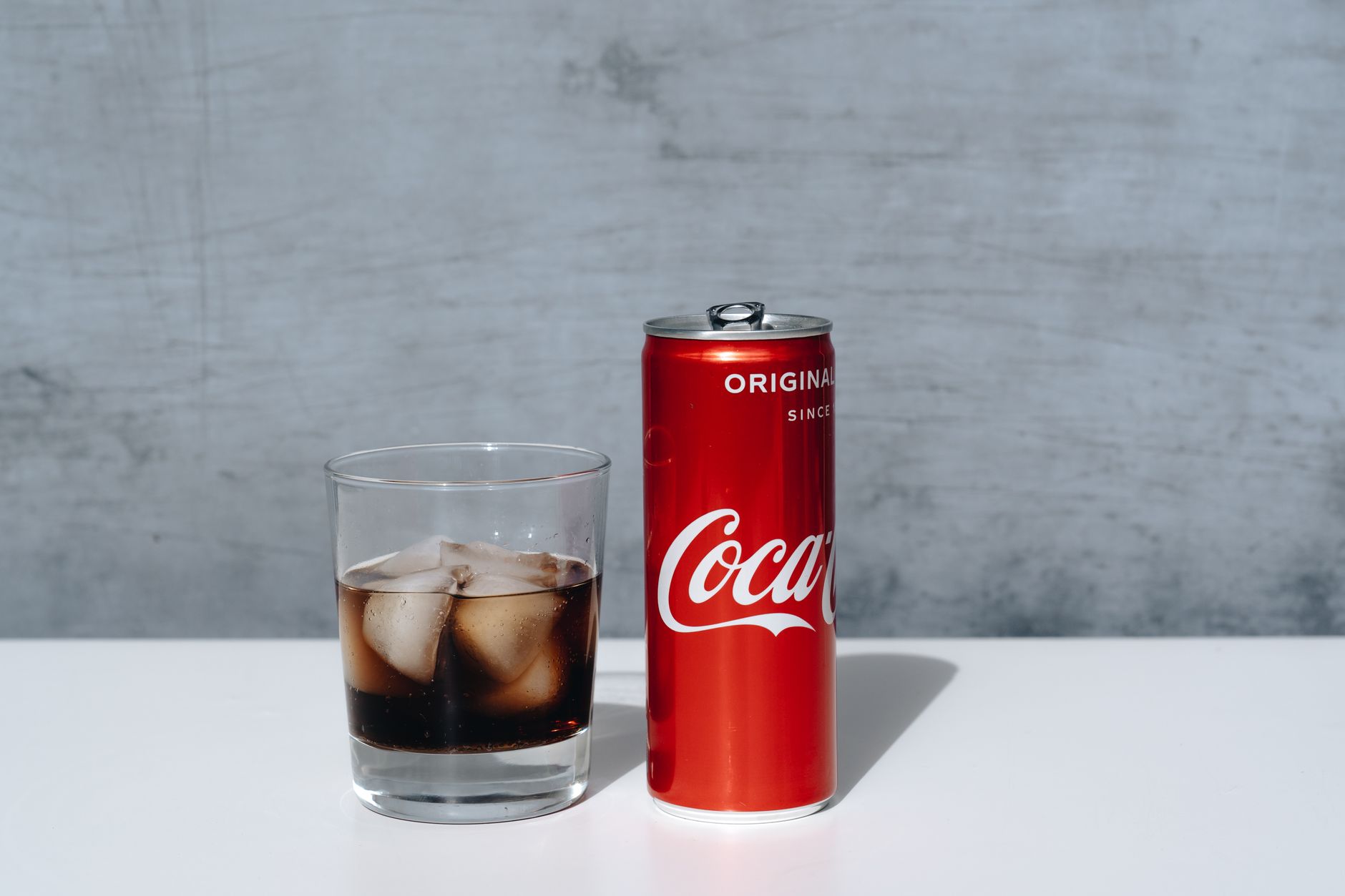 Coca-Cola y la IA - Cómo las redes neuronales están moldeando la publicidad del futuro