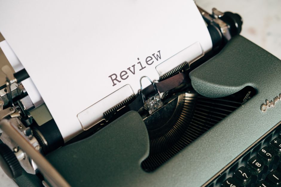 11 Best AI Content Writing Tools with Reviews Included