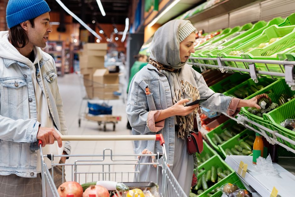 عادات الجيل Z والميلينيال عبر الإنترنت: التخصيص ومحركات الشراء