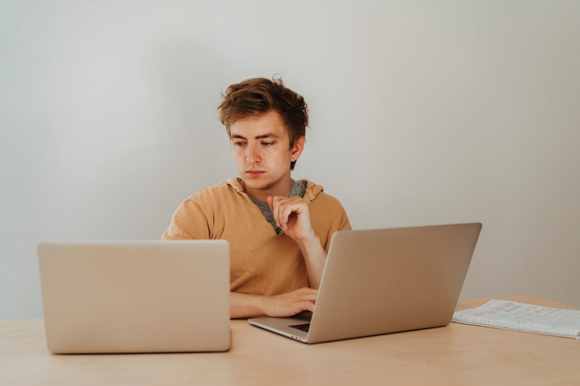 Los Pros y los Contras de Usar Múltiples Dominios - SEO y Branding