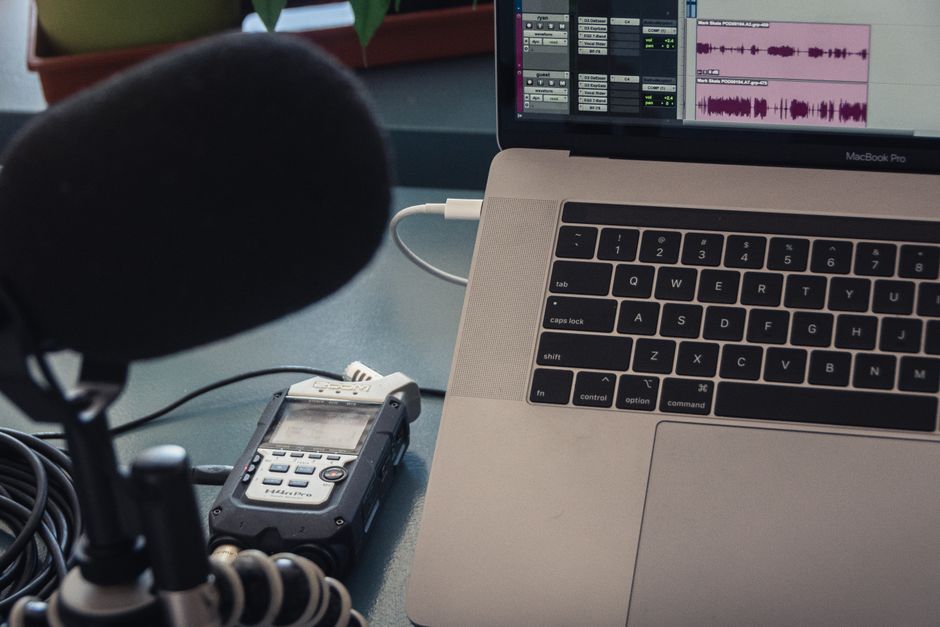 7 Best Realistic AI Voice Generators of 2025: Tested Across 25 Options
