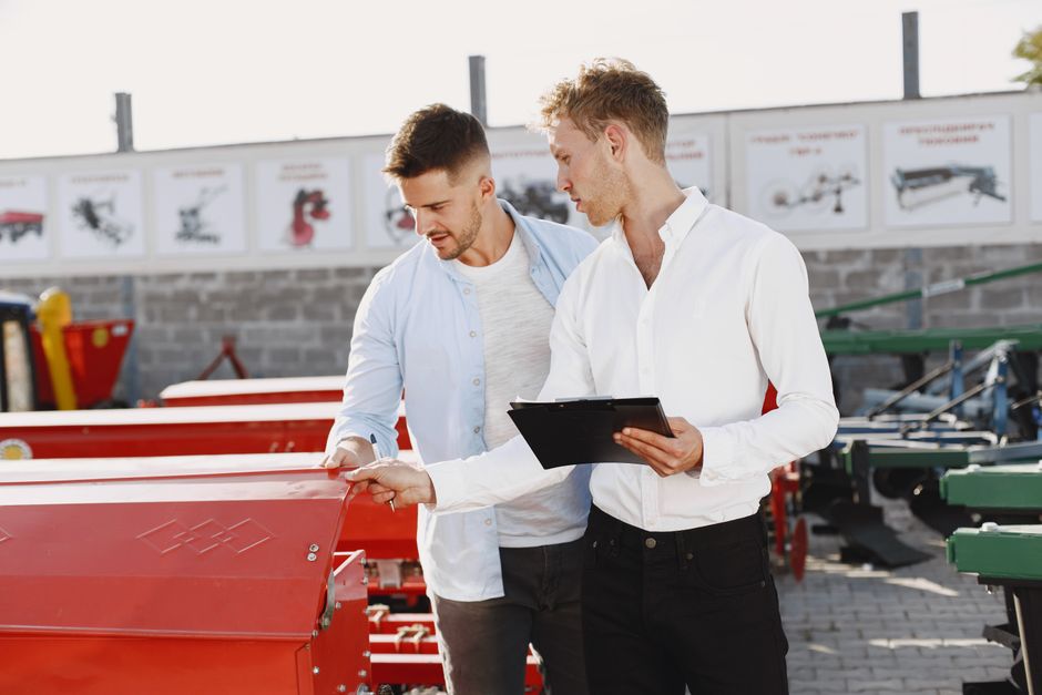 Difference Between B2B and B2C: Buyer Behavior & Marketing