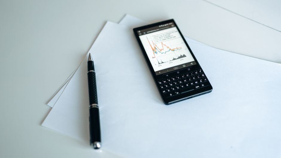 50 Smartphone Usage Stats for 2025: Practical Insights for Marketers