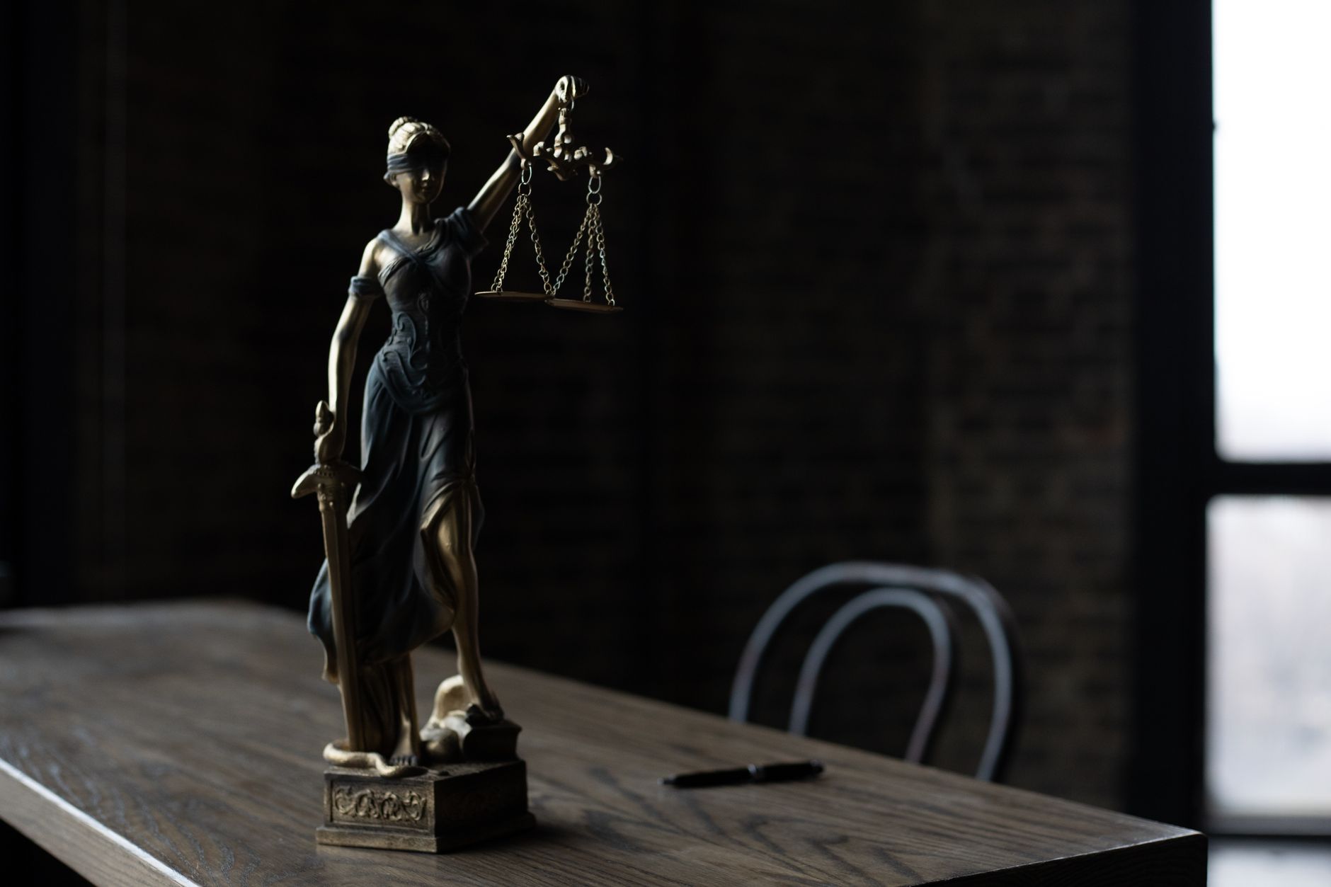 Як юридично оформити співзасновника: акціонерний капітал, інтелектуальна власність та угоди про перехід прав