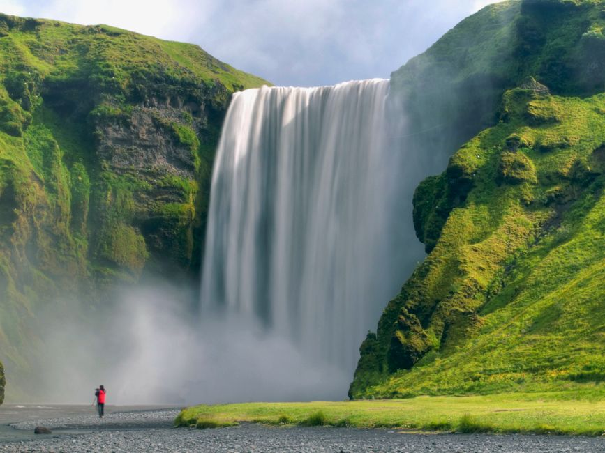 Agile vs Waterfall: 10 Key Differences Between the Two Methods
