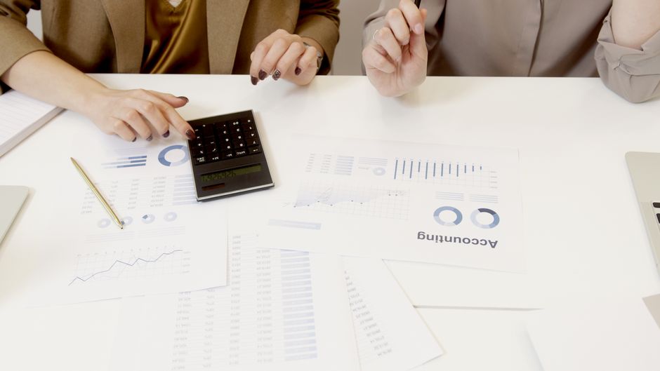 Customization options: field mapping, templates, and rule-driven dashboards