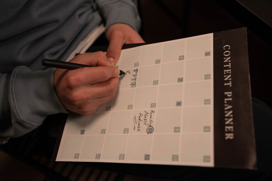 Workflow and Ownership Prompts: Assign Roles, Responsibilities, and Deadlines