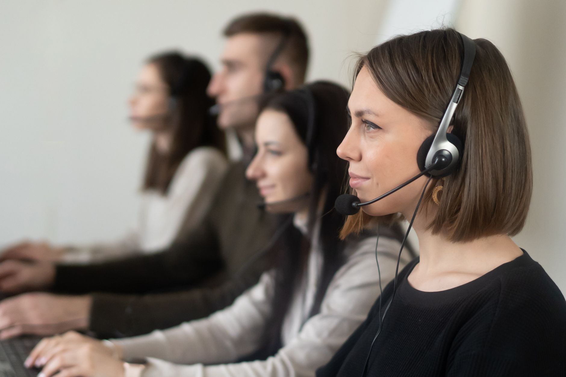 8 Best Cloud-Based Contact Center Software for Modern Support Teams | 2025 Guide 8 Best Cloud-Based Contact Center Software for Modern Support Teams | 2025 Guide