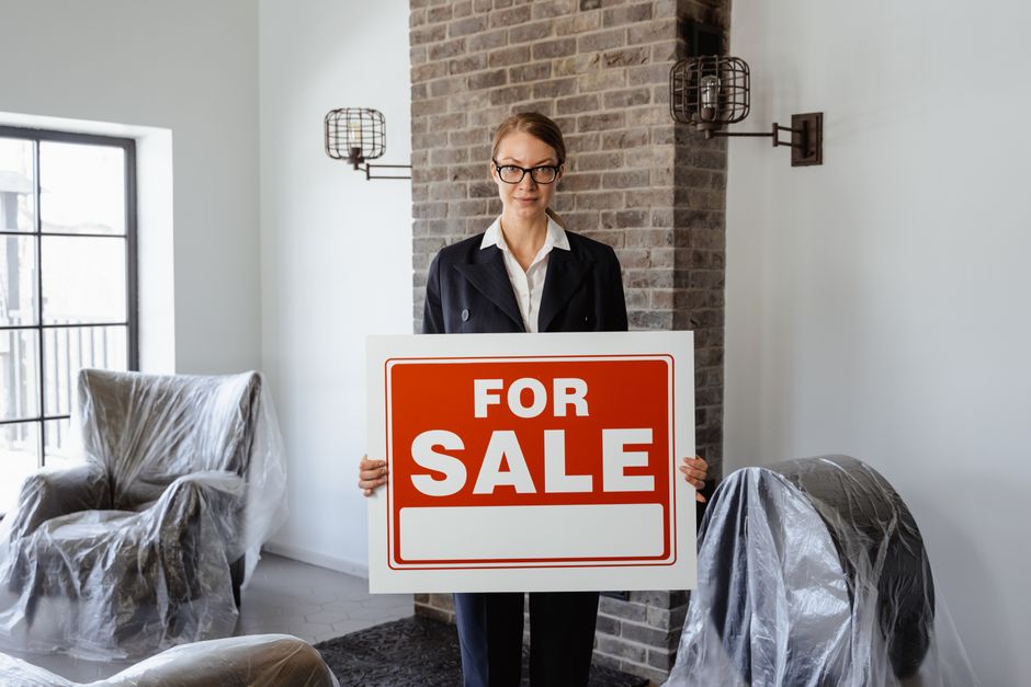 10 Ways to Use AI for Sales - Real Examples from Sales Teams 10 Ways to Use AI for Sales: Real Examples from Sales Teams