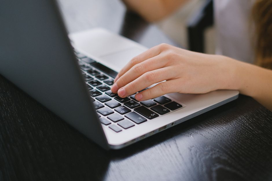 Copywriter vs Content Writer - 7 Key Differences Explained Copywriter vs Content Writer: 7 Key Differences Explained