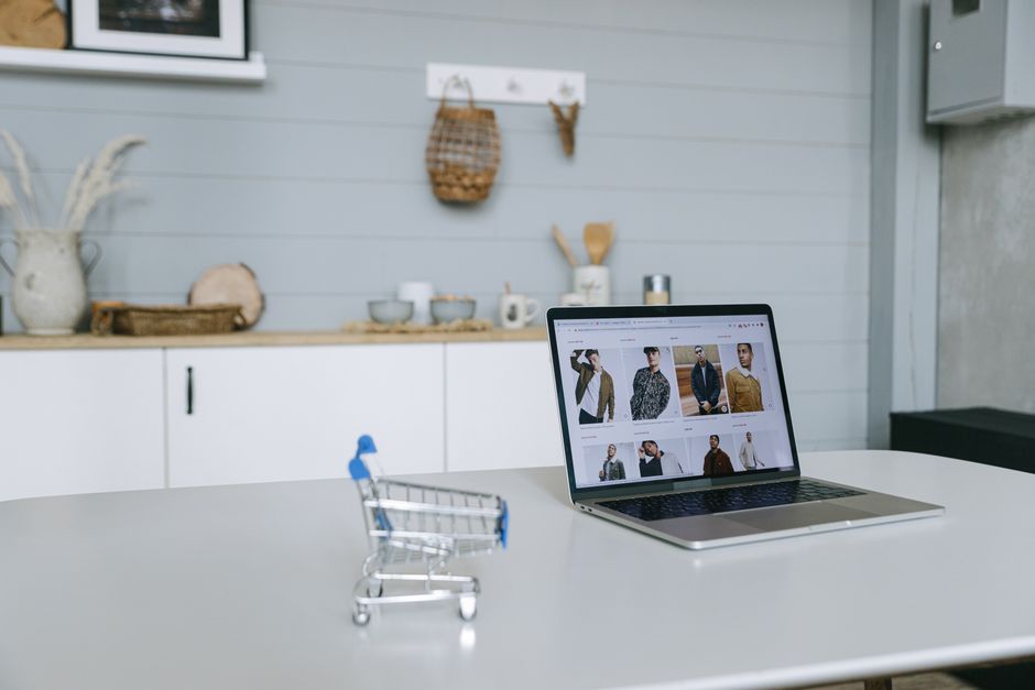High-Converting Websites - Turn Visitors Into Customers with Proven Conversion Tactics High-Converting Websites: Turn Visitors Into Customers with Proven Conversion Tactics
