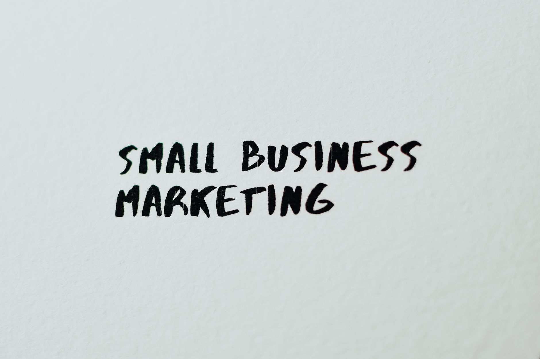 Publicidad VEO3 para Pequeñas Empresas - Beneficios Clave y ROI