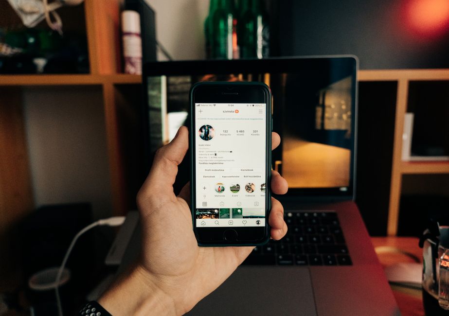 use trend formats: Reels, short-form video, and carousels for visibility