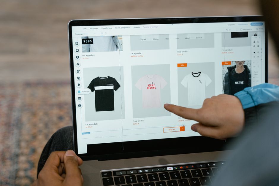Product Recommendations - How to Personalize and Boost Conversions Product Recommendations: How to Personalize and Boost Conversions