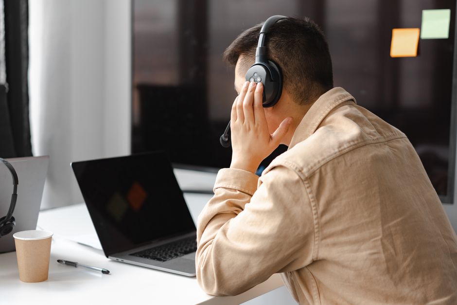 Quality of AI Suggestions: Relevance, Tone, and Accuracy in Live Chats