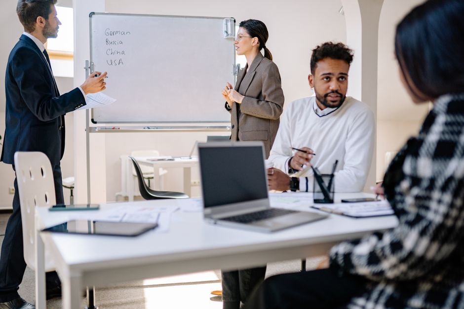 Editorial governance and workflow optimization: calendars, approvals, localization, and compliance
