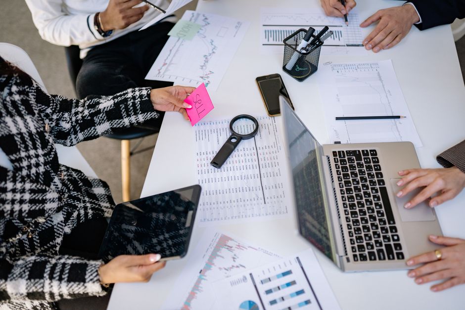 How To Do Competitor Analysis - The 2026 Guide for Research-Driven Growth How To Do Competitor Analysis: The 2026 Guide for Research-Driven Growth
