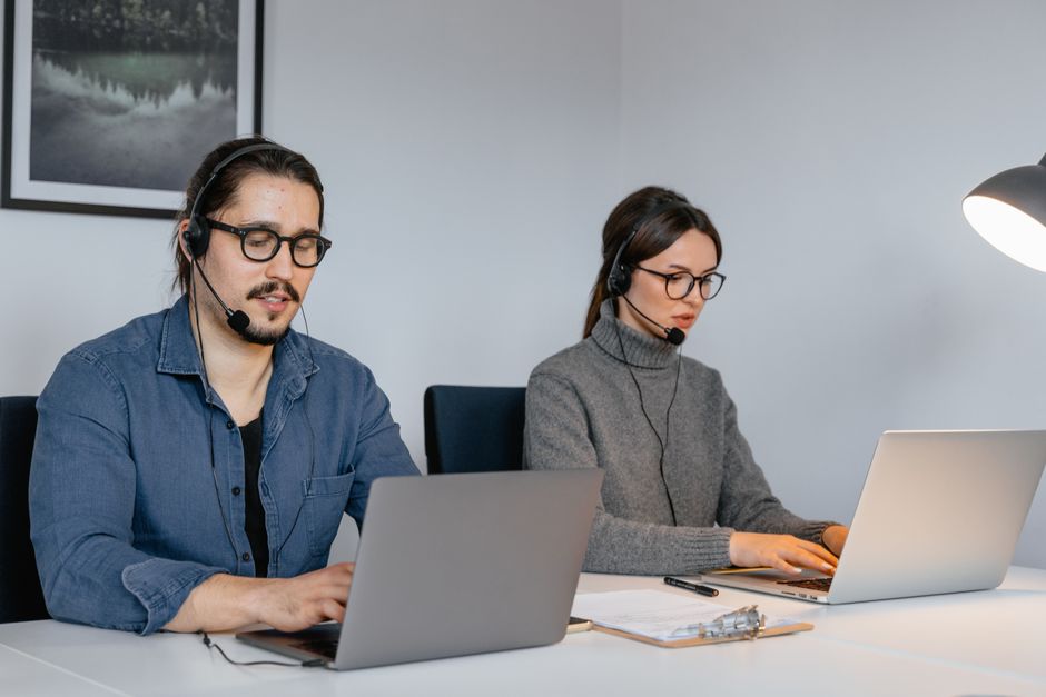 Architekturmuster für reaktive vs. proaktive Agenten in der Produktion
