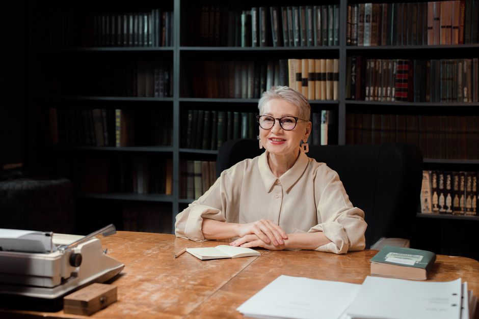 Turn Hopkins’ Ad Formulas into High-Impact Headlines