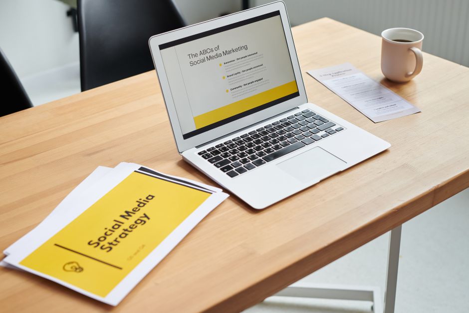 Top 10 Social Media Competitive Analysis Tools for 2025