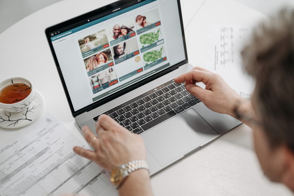 What exactly counts as a zero-click search and when does it happen?
