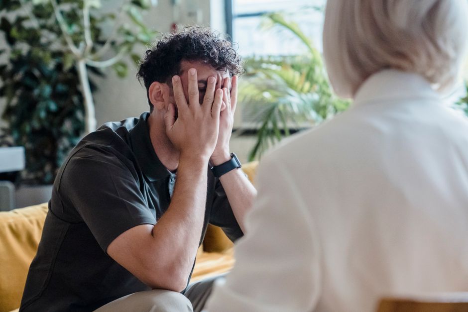 Differentiate AI Guidance from Therapy: Safe Boundaries and Limitations