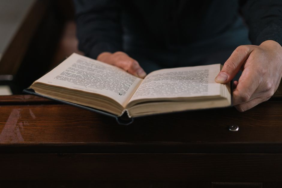 What defines an orphan page and why it matters