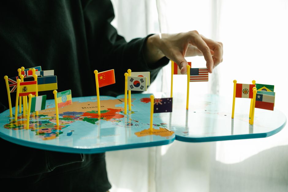 Hreflang implementation and URL strategy: mapping language and country codes for correct indexing