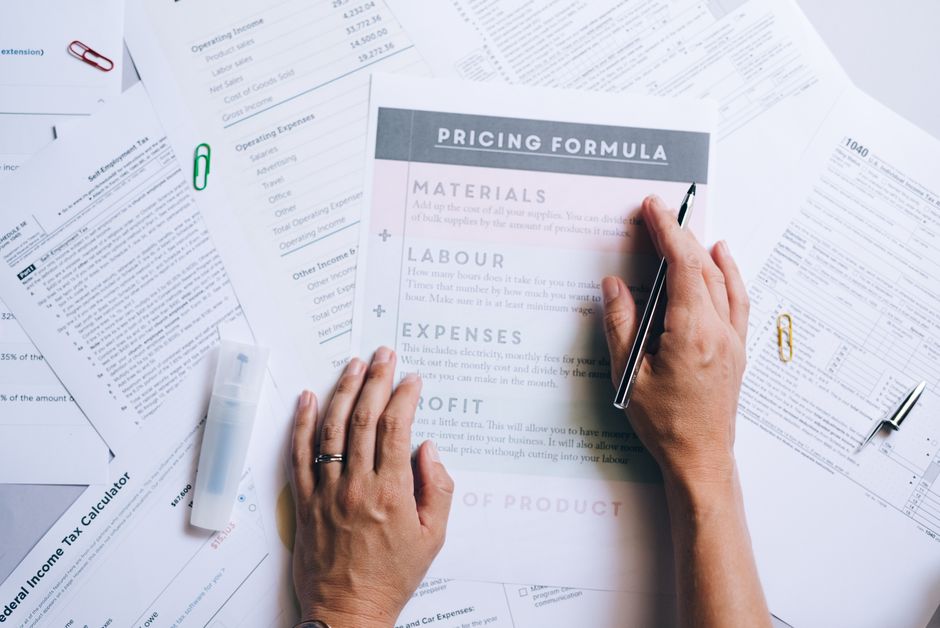 Define a Scalable AI Pricing Strategy Tied to Product Lifecycle and Customer Value