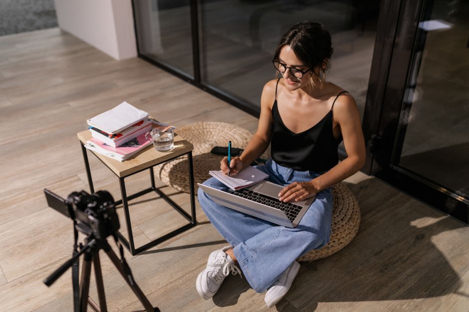 Define clear goals and audience prompts for AI-generated drafts
