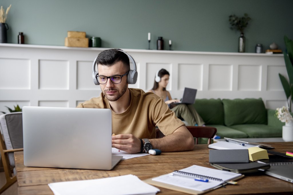 Freelancers vs. Employees: Legal Risks for Startups with Flexible Teams