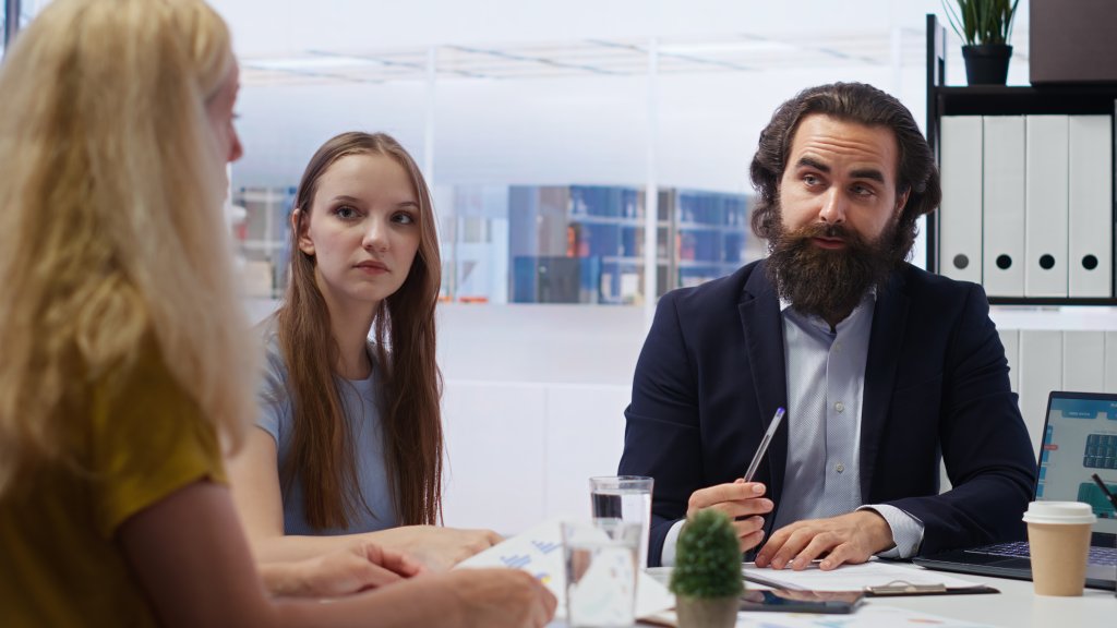 How to Resolve Workplace Disputes Before They Escalate